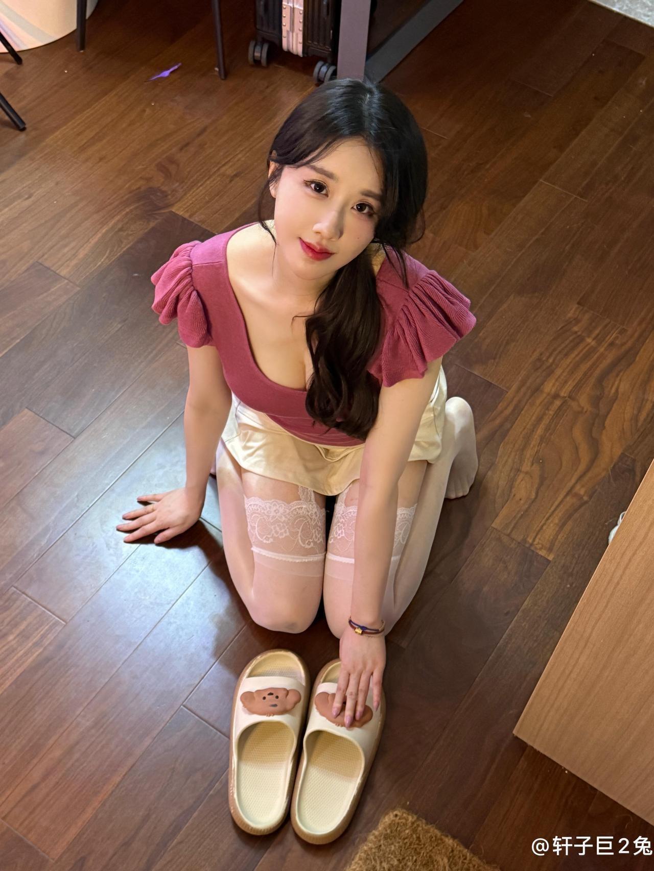 轩子巨二兔 – NO.025 短裙睡衣[19P]-XikXak